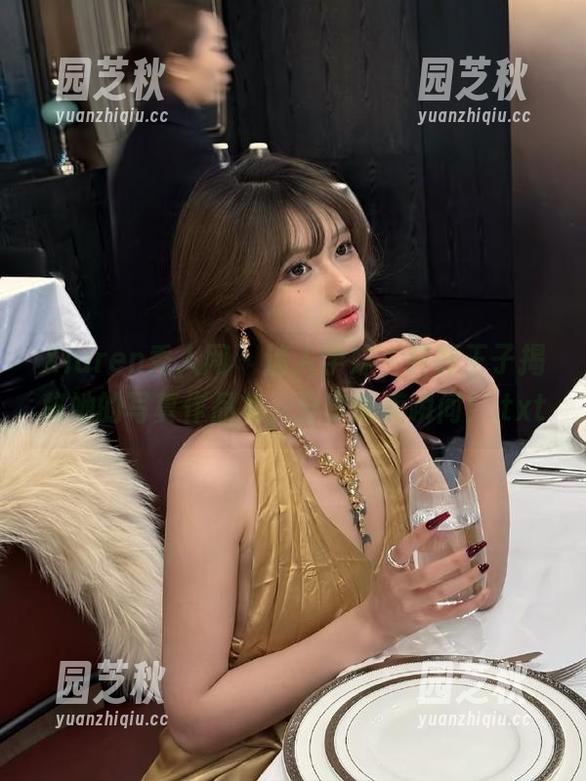 Xiuren秀人网 - 迷人学妹，轩轩王子揭秘她的写真作品集，分享绝美瞬间！.txt