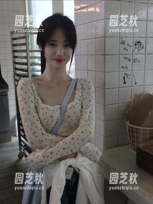 Xiuren秀人网 - 阿乖Kiddo白衬衫在线写真合集：记录青春与自由的美好瞬间.txt