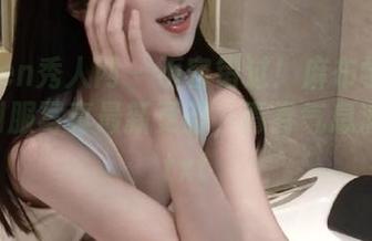 Xiuren秀人网 – 不容错过！麻布学妹带来的制服写真最新更新，青春气息满满！.txt