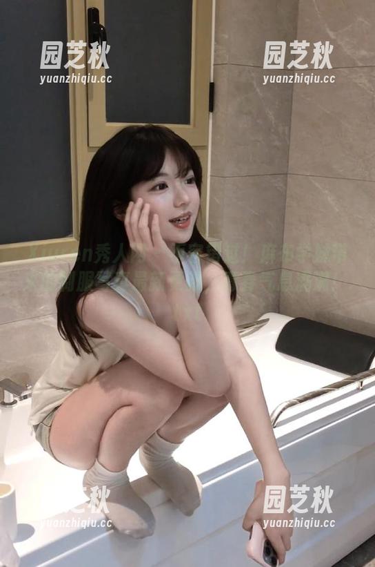Xiuren秀人网 - 不容错过！麻布学妹带来的制服写真最新更新，青春气息满满！.txt