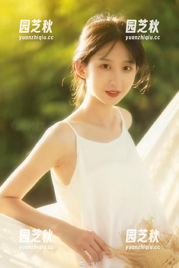 YouMi尤蜜荟 - 美图聚焦：心妍小公主与她的优雅美脚作品深情对望.txt