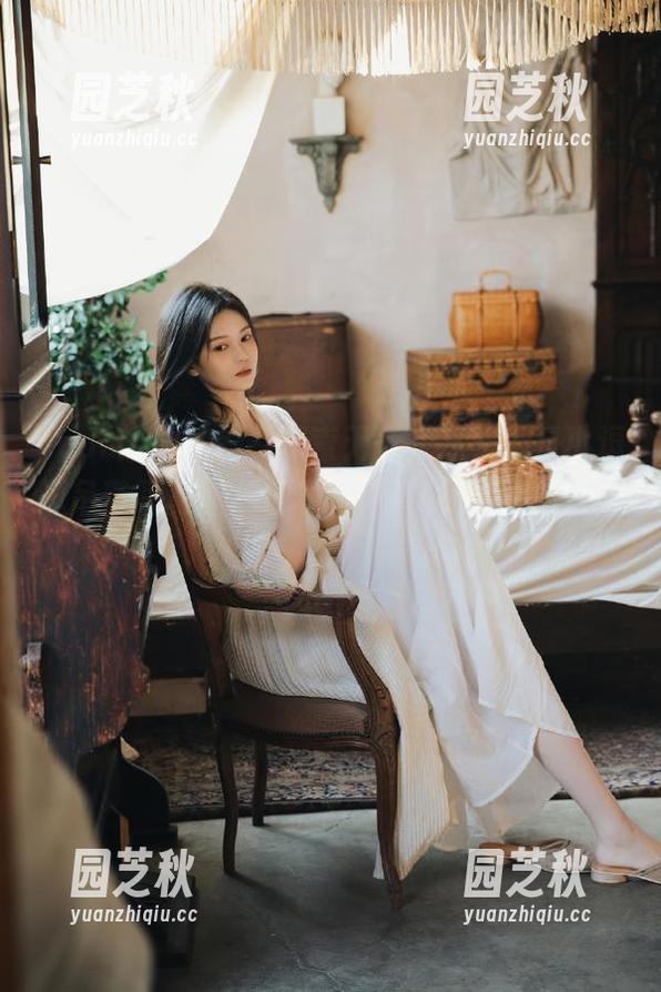 YouMi尤蜜荟 - 探索无圣光之美，是小逗逗吊带写真图片展现了青春的无限魅力.txt