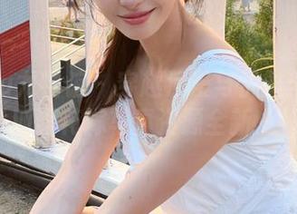 YouWu尤物馆 – 穿越浪漫与优雅：FoxYini孟狐狸花嫁写真资源全新上线.txt
