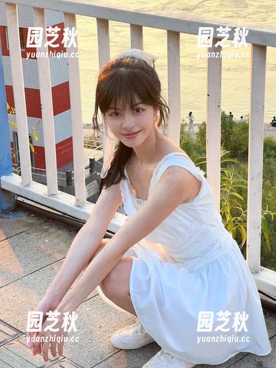 YouWu尤物馆 - 穿越浪漫与优雅：FoxYini孟狐狸花嫁写真资源全新上线.txt