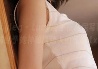 beautyleg – Lucy的午夜私房写真，丝袜给予她神秘而迷人的气息.txt