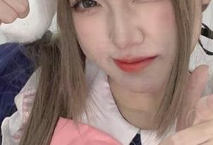 与众不同的lovely呆玄写真，美图透视过膝白丝的青春气息！.txt