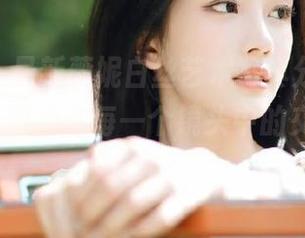 pans – 最新薇妮白丝艺术写真分享，感受优雅与时尚在每一个镜头中的交融！.txt