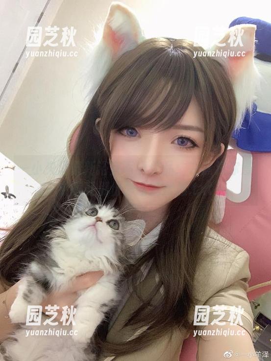 一小央泽最新浴室写真作品：在蒸汽弥漫中感受那份静谧的优雅.txt