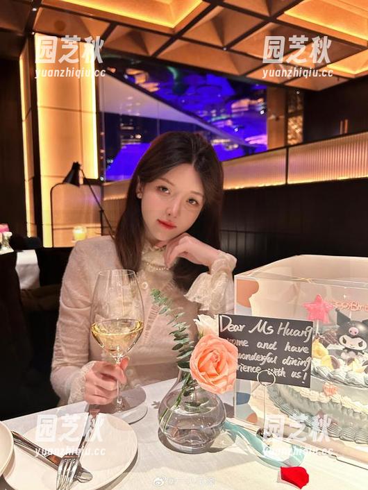 享受一小央泽的睡衣COS魅力，获取丰富而独特的写真资源！.txt