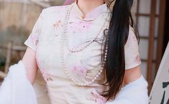 在不呆猫的巫女写真图库里，分享她无法言说的灵魂之美.txt