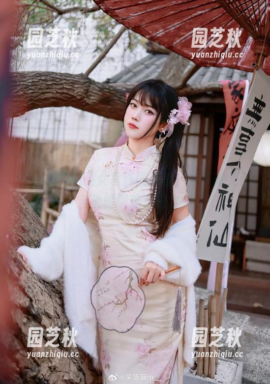 在不呆猫的巫女写真图库里，分享她无法言说的灵魂之美.txt