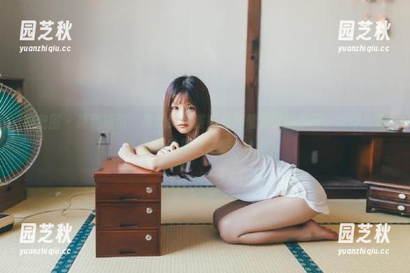 微密圈 - 精选原图：不爱笑的赛琳与剧情交织的瞬间，让你大开眼界的摄影之旅！.txt
