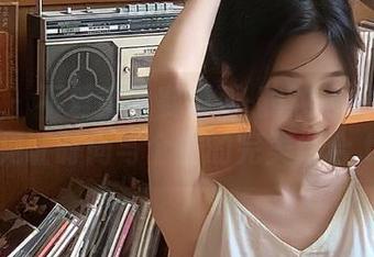 微密圈 – 不爱笑的赛琳两-豹纹连体作品集：见证时尚与个性的完美结合.txt