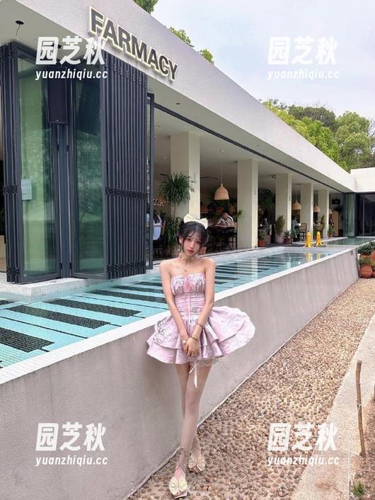丽柜 - 追寻凉儿的私房蕾丝写真：展现女性之美的另类视角.txt