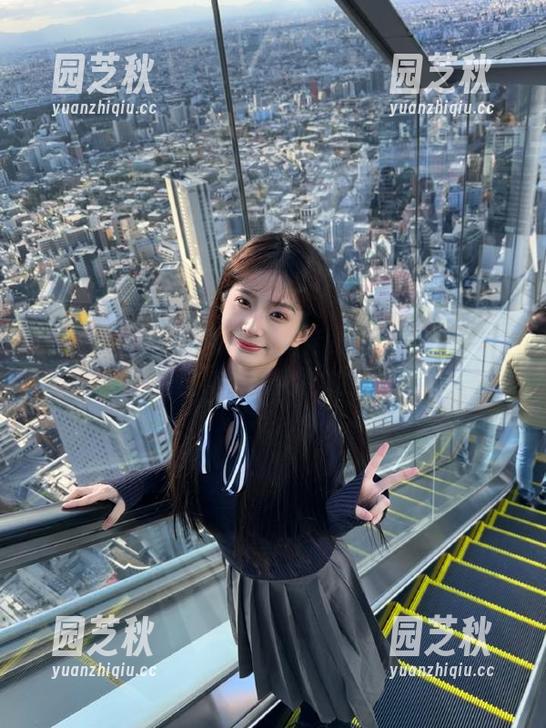 丽柜 - 团子的秘密写真作品集：精美原图让你进入她的内心世界.txt
