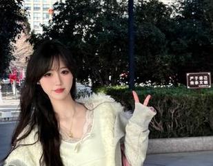 丽柜 – 揭秘尔尔的御姐风格：美图图集展现她的多面人生与无限可能.txt