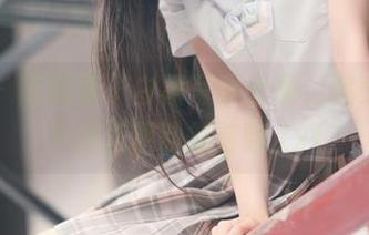 丽柜 – 高清慕子白裙写真合集，感受每一片裙摆飘动的诗意.txt