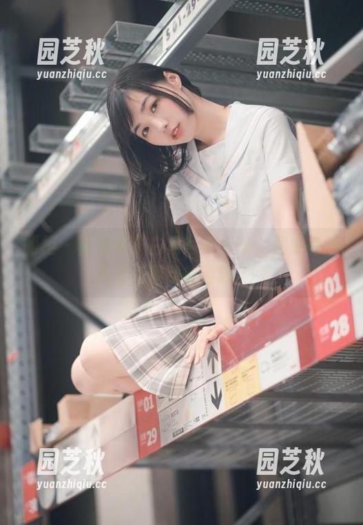 丽柜 - 高清慕子白裙写真合集，感受每一片裙摆飘动的诗意.txt