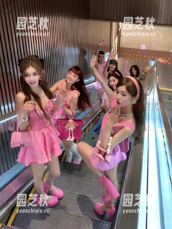丽柜 - 敏儿比基尼大胆展示，精选照片打造完美海滩风情.txt