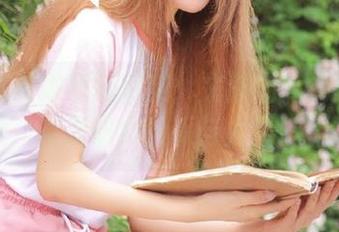 丽柜 – 俯瞰职场精英：文静的高清写真资源，展现职女风采与力量！.txt