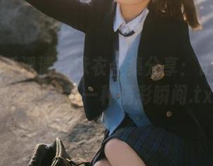 丽柜 – 潘潘清新泳衣合集分享：记录她在阳光下的每一种精彩瞬间.txt