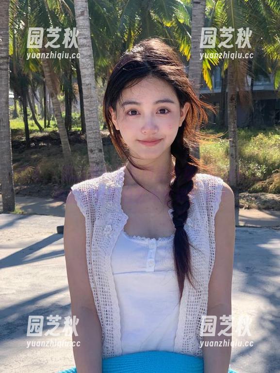 丽柜 - 蕊蕊黑白写真网盘合集，带你探索她的独特黑白艺术世界！.txt