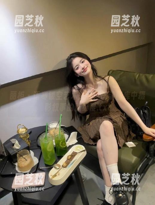 丽柜 - 语寒镂空艺术探寻：高清图库中摄影叙事的新维度.txt
