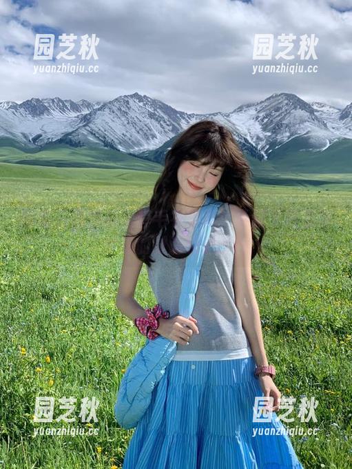 丽柜 - 露露的全套毛衣写真：承载了青春与梦想的时尚表达.txt