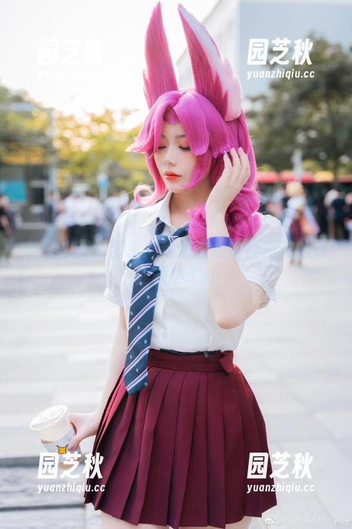 九言的写真艺术：精选套装诠释完美的自我表达.txt