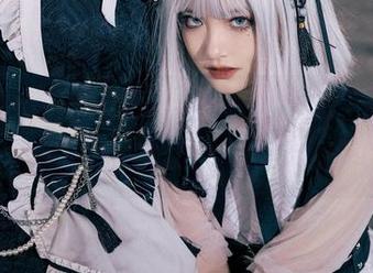 云溪溪奶桃的恶魔姐姐写真作品，原图分享，释放你内心的邪魅与优雅.txt