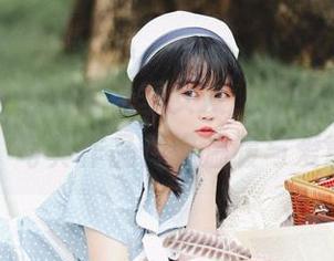 依依超级懒联合冬季女友，打造心动美图合集，写真作品传递温暖与爱意.txt