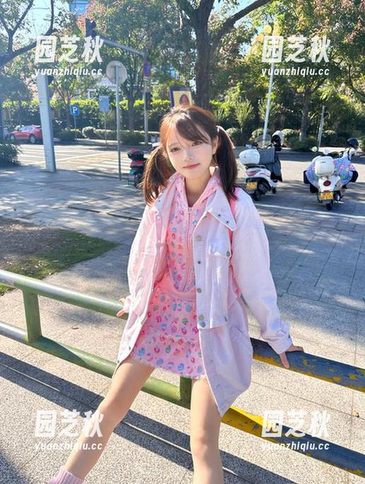 克拉女神 - 跟随僮僮的镜头：探索无圣光眼镜图包的新奇之旅.txt