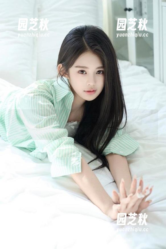 克拉女神 - 沉浸在凌雪学姐的世界：多元化写真作品集资源推荐.txt