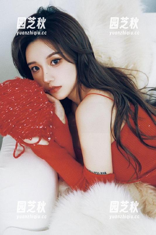 克拉女神 - 跟随小芹的步伐，畅享美脚写真分享，魅力四溢的瞬间！.txt