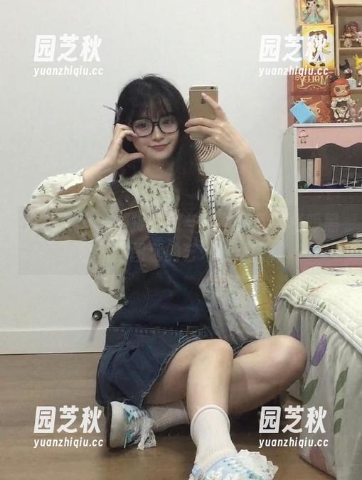 克拉女神 - 捕捉剪影与光影，欣赏杨暖黑色私房图包的艺术表达.txt