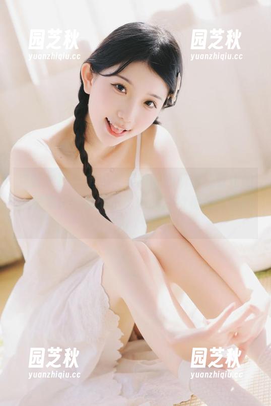 克拉女神 - 室内外美图随心所欲，舒彤的妹妹写真作品展示了她的独特视角与创造力.txt