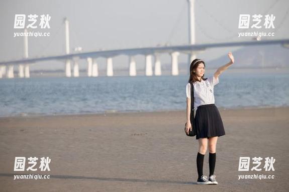 克拉女神 - 芊芊私拍写真展览：捻脚红尖，记录生活的点滴美好.txt
