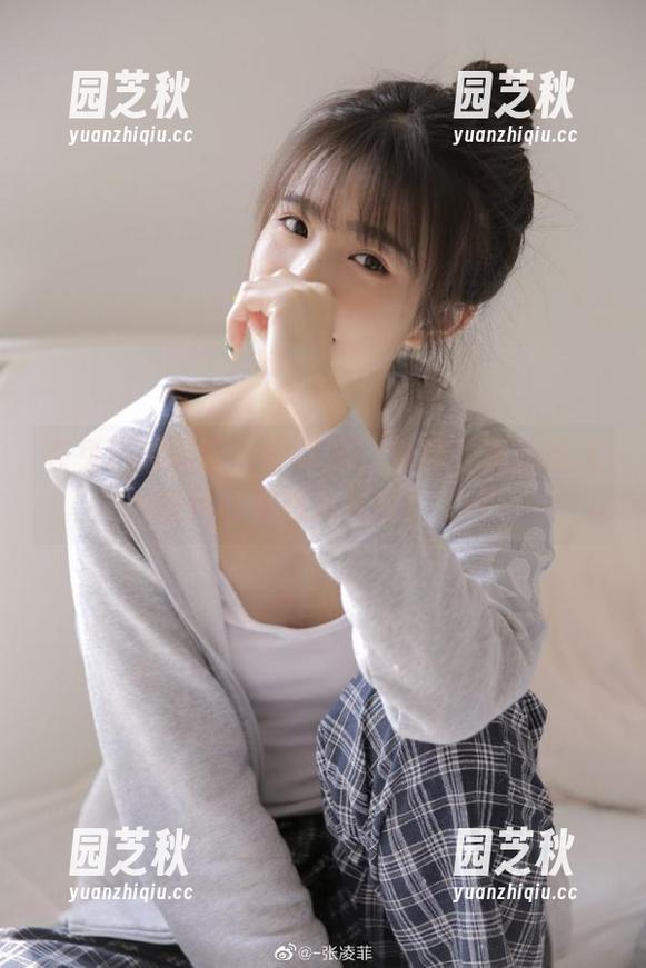 在兔玩映画图库中寻找：黄昏下黑丝的无限风情与魅力写真！.txt