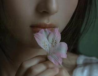 一起浸泡在温泉中的美好瞬间，下载凉凉子rioko《年上の韵》美图分享快乐！.txt