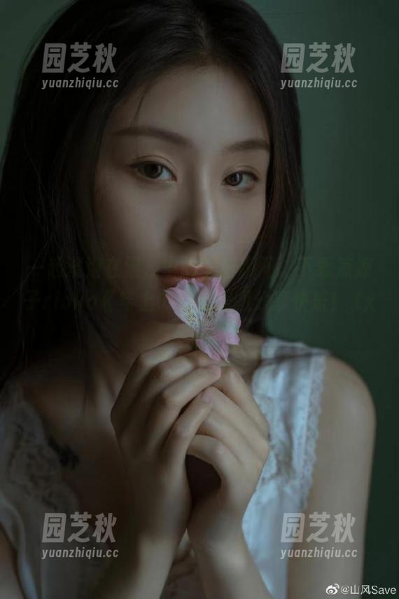 一起浸泡在温泉中的美好瞬间，下载凉凉子rioko《年上の韵》美图分享快乐！.txt