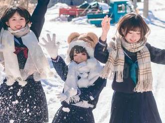 初夏女神 – 观看安妮秋冬校服图包，感受青春校园的温暖与风格的碰撞.txt