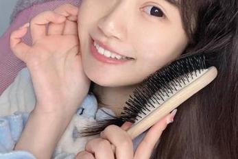 如果千反田鹿子是小僵尸，她的写真精选会是怎样的幽默图库？.txt
