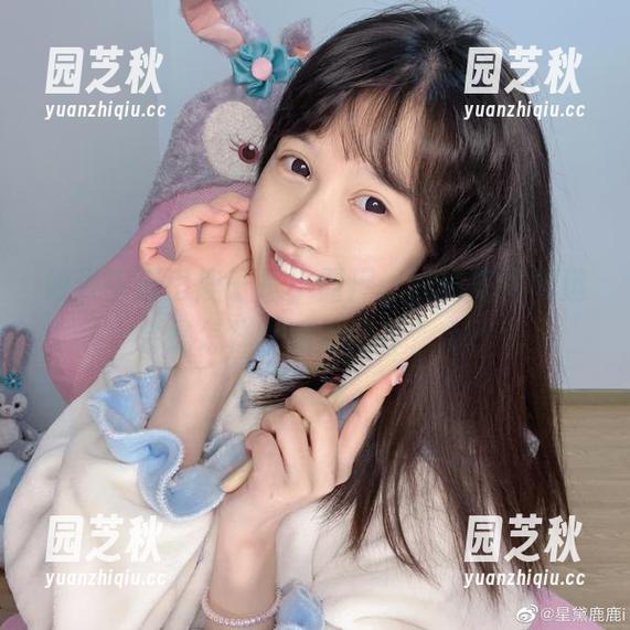 如果千反田鹿子是小僵尸，她的写真精选会是怎样的幽默图库？.txt