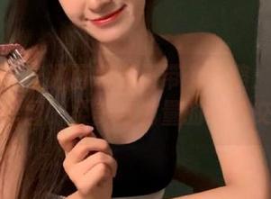 微密圈 – 卡通百科老王带你领略：开叉旗袍写真原图，柔美与力量的完美交融.txt