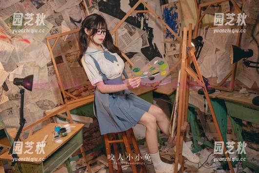 跟随咬人小小兔，发现她的日常美图套图背后的真相！.txt