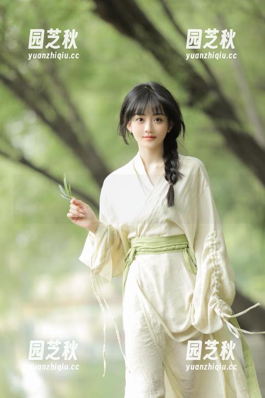 唐韵写真 - 佳佳夏天最新写真特辑：夏日清凉与优雅的完美结合.txt