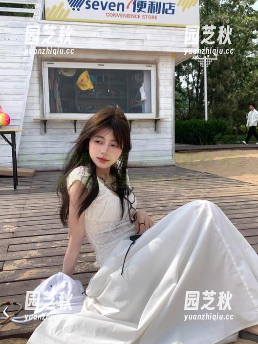 探秘校园风尚，喵写真黑丝校服格子裙高清图集完美呈现少女心.txt