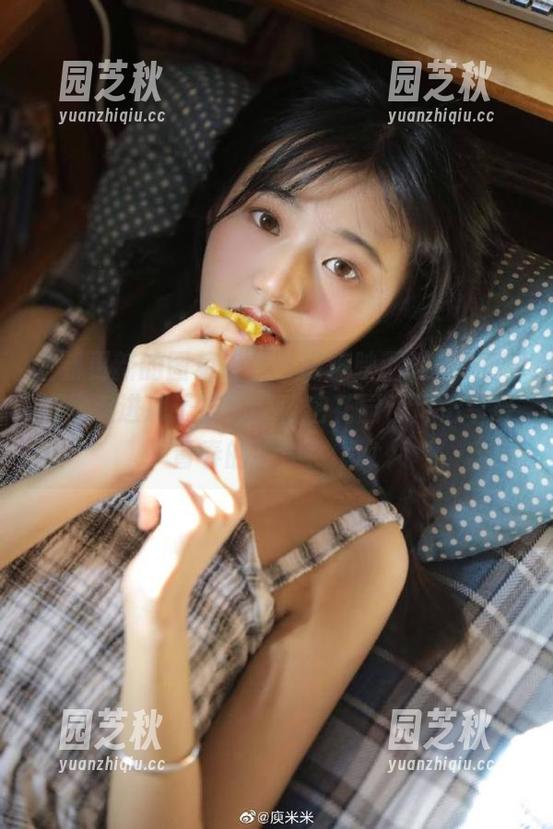 全新更新的图集来袭：喵糖映画教室JK带领你走进属于岁月的秘密花园，尽情享受青春的旋律！.txt