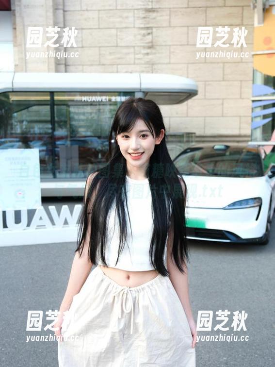 白色女友私拍图集：喵糖映画带来的风格与气息，尽在图片中展现.txt