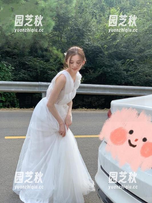 嗲囡囡 - Jennanni_Jen裸足的微笑背后：自嘲风格的幽默套图合集，让你捧腹大笑！.txt